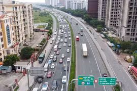 Hơn 1.000 xe vi phạm chạy ở làn khẩn cấp trên đường cao tốc bị xử lý
