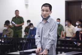 Đề nghị tử hình kẻ đóng đinh vào đầu bé gái 3 tuổi ở Hà Nội