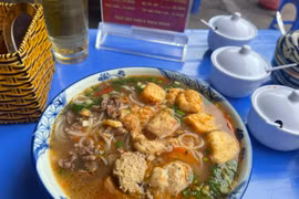 Đặc sản Hà Nội ngày Tết: “Chặt chém”, tăng giá vô tội vạ