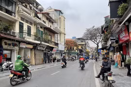 Chủ mặt bằng “đất vàng” phố cổ mòn mỏi tìm khách thuê mới