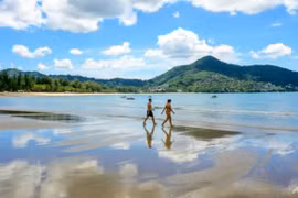 Hàng nghìn người Nga vật lộn rời khỏi Thái Lan