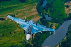 Sukhoi kỷ niệm 45 năm ra mắt: Chiến đấu cơ huyền thoại