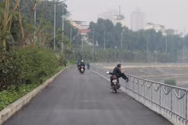 Đề xuất tạm dừng khai thác đường đi bộ ven sông Tô Lịch