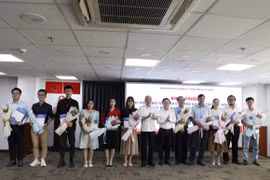 TPHCM khen thưởng tác giả đoạt giải Báo chí quốc gia và Búa liềm vàng