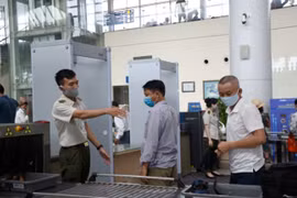 Phát hiện nam hành khách dùng bằng lái xe “giả” để đi máy bay