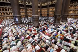 Tháng lễ Ramadan bắt đầu trong nỗi lo về lương thực