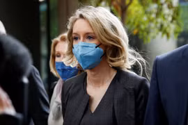 Cựu CEO Theranos, Elizabeth Holmes bị kết tội và có thể ngồi tù 20 năm