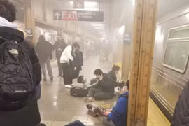 Xả súng liên hoàn trong tàu điện ngầm ở New York, nhiều người bị thương
