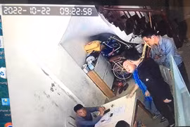 Khởi tố, bắt tạm giam Phó Giám đốc Công ty mua bán nợ