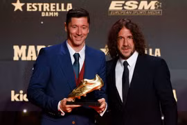 Lewandowski rạng rỡ nhận Giày vàng châu Âu
