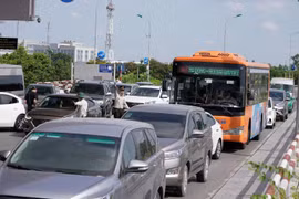 Nhức nhối vi phạm tại cảng hàng không Nội Bài