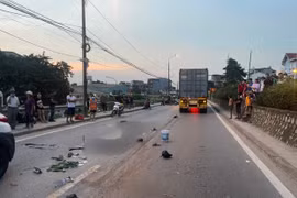 Hà Nội: Va chạm trên đê Nguyễn Khoái, 2 thanh niên tử vong