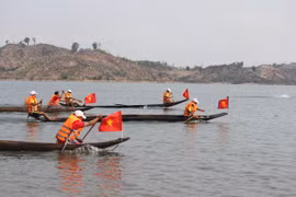 Độc đáo lễ hội đua thuyền độc mộc trên dòng Pô Cô huyền thoại