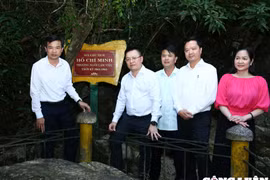 Đoàn công tác Hội Nhà báo Việt Nam thăm Di tích Quốc gia đặc biệt Pác Bó