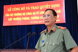 Cách chức tất cả các chức vụ trong Đảng nguyên Giám đốc Công an tỉnh An Giang