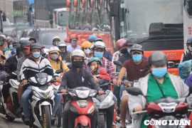 Ngày đầu đi làm sau nghỉ lễ, người dân ‘chưa tỉnh ngủ’ đã phải chịu cảnh tắc đường