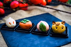 Những chiếc bánh trung thu hình dáng độc, lạ hút khách