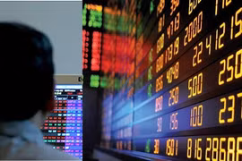 VN-Index phục hồi 6,2% trong tháng 8, hiệu suất vượt qua cả Thái lan, Singapore