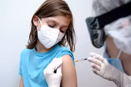 Vì sao trẻ em từ 5 đến 11 tuổi nên tiêm vaccine?