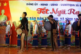 Độc đáo Tết Ngã rạ của người Cor ở Quảng Ngãi