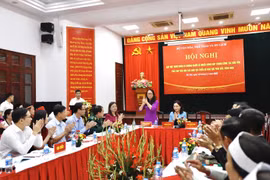 Gặp mặt nghệ nhân và người có nhiều đóng góp trong bảo tồn, phát huy văn hóa các DTTS khu vực phía Bắc
