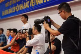 Tác nghiệp tại Giải Bóng bàn Cúp Hội Nhà báo Việt Nam: Nhân lên niềm tự hào của thể thao người làm báo