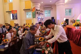 Trường Đại học Kinh doanh và Công nghệ Hà Nội kỷ niệm 40 năm Ngày Nhà giáo Việt Nam