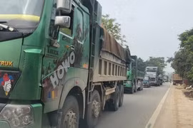 Thanh Hoá: Xe quá khổ, quá tải rầm rập trên quốc lộ