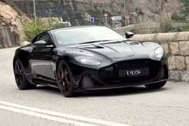 Siêu xe Aston Martin DBS Superleggera 2022 có giá 35,8 tỷ đồng