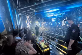 Đột kích quán bar, phát hiện 52 “dân chơi” dương tính với ma tuý