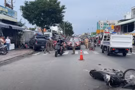 TP. HCM: 4 người bị thương nặng sau cú tông liên hoàn của xe bán tải