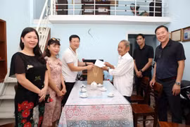 Lãnh đạo Vinataba thăm và tặng quà thương binh nặng nhân ngày Thương binh Liệt sĩ 27/7
