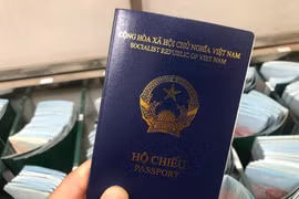 Đại sứ quán Việt Nam tại Đức phối hợp giải quyết vấn đề liên quan đến hộ chiếu mới