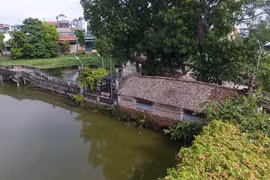 Chiêm ngưỡng kiến trúc cổ độc đáo “trên là nhà, dưới là cầu” tại Hà Nội