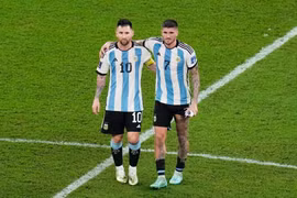 "Vệ sĩ" của Messi ở tuyển Argentina bất ngờ đổ bệnh