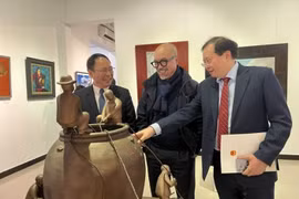 Triển lãm 77 tác phẩm mỹ thuật, nhiếp ảnh về đất nước, con người Việt Nam