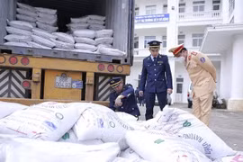 Thanh Hoá: Bắt giữ 35 tấn đường không rõ nguồn gốc