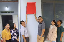 Báo Khánh Hòa trao nhà tình nghĩa cho một số hộ gia đình có hoàn cảnh khó khăn