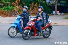 TP. HCM: Tân sinh viên dậy từ sớm, háo hức đến nhập học