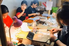 Thu tiền triệu mỗi tháng từ nghề gia công tóc, lông mi giả