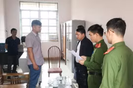 Bắt nguyên Phó Giám đốc Văn phòng đăng ký đất đai vòi tiền làm sổ đỏ của người dân