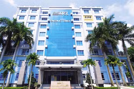 Chủ tịch Saigontel (SGT) Đặng Thành Tâm vừa bắt đáy 17,5 triệu đơn vị, cổ phiếu SGT liền bị đưa vào diện cảnh báo