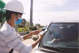 VETC gia hạn miễn phí dán thẻ sử dụng thu phí không dừng đến hết ngày 5/8