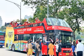 Ấn tượng tuyến xe buýt du lịch 2 tầng "Ha Noi City tour" tại Hà Nội