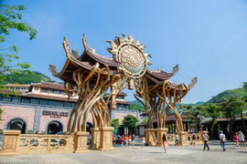 Sun World Ba Na Hills tấp nập du khách dù đã cuối hè