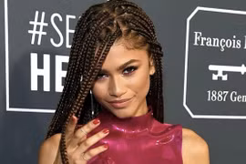 Nam VĐV bóng bầu dục Marlon Humphrey muốn Zendaya bỏ 'Người nhện' Tom Holland