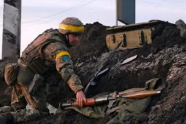 Đức quyết định viện trợ vũ khí phòng thủ cho Ukraine