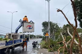 Bão Noru gây ra 5 sự cố trên đường dây 500 kV và một loạt sự cố đường dây trung, hạ áp