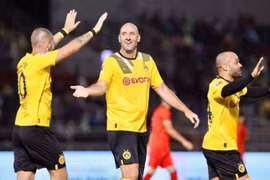 Vietnam All Stars thua 1-4 Dortmund ở trận giao hữu trên sân Thống Nhất