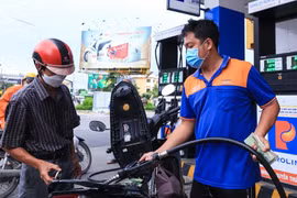VCCI đặt vấn đề: Có nên bãi bỏ thuế tiêu thụ đặc biệt đối với xăng?